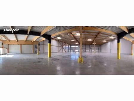 entrepot 200m² + bureaux 50m² comme neuf