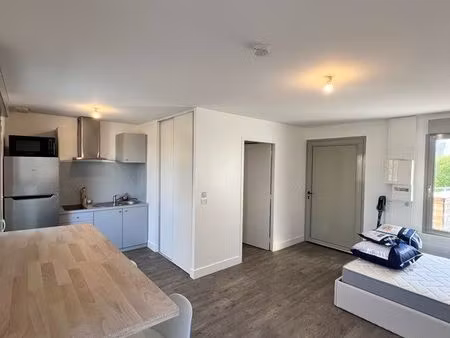 à louer  studio meublé de 28 m² situé à truyes loyer 500 euros charges comprises
