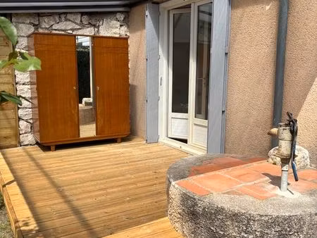 t2 avec terrasse couverte et jardiner