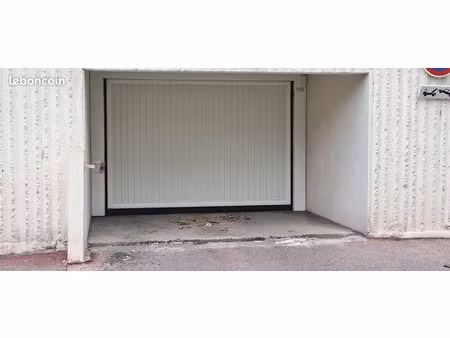 place de parking sous terrain