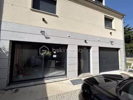 location locaux professionnels 2 pièces 87 m² à brie-comte-robert (77170)  2 000 €