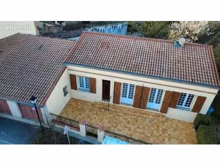 maison au centre du village