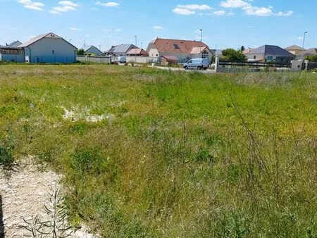 jolie terrain constructible de 978 m2 viabilisé avec possibilité de sous sol