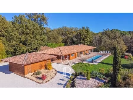 villa de luxe à vendre à bagnols-en-forêt
