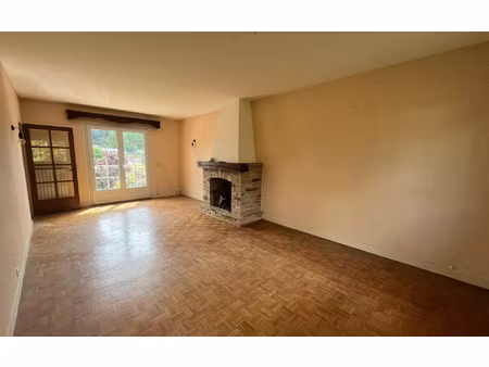 location maison  m² t-3 à saint-yrieix-la-perche  620 €