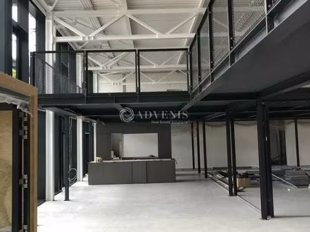 local d'activité 555 m²