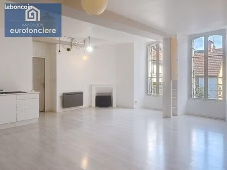 appartement 1 pièce 68 m²