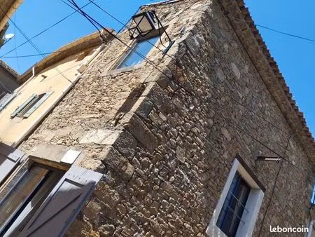 maison d'angle en pierre  68 m2. terrasse  soleil et calme
