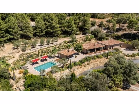 maison de luxe à vendre à la cadière-d'azur