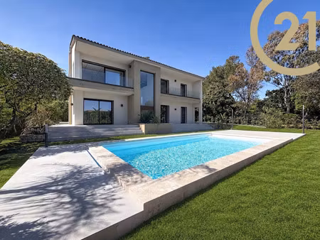 villa de luxe à vendre à roquebrune-sur-argens