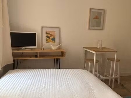 location studio meublé 20 m² – centre historique de narbonne