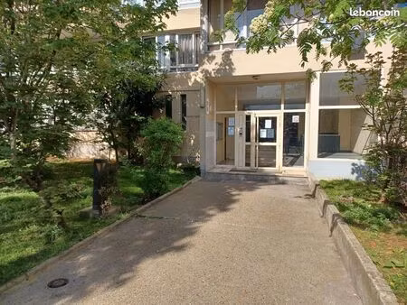 f1 de 31m2 à vendre pte de la villette
