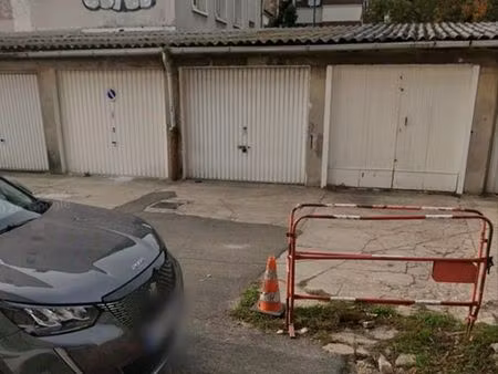 vend garage box parking