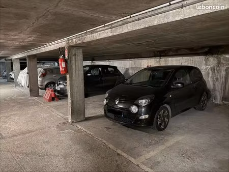 place stationnement face au métro montreuil-hôpital - parking souterrain niv -1