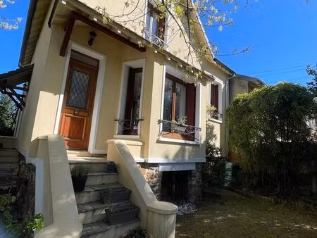 maison rénovée 82m² - sous sol 30m² + dépendance 10m² - jardin - proche transports & comme