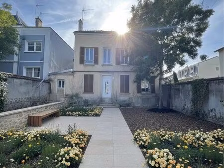 studio meublé rénové noisy le sec jardin privatif