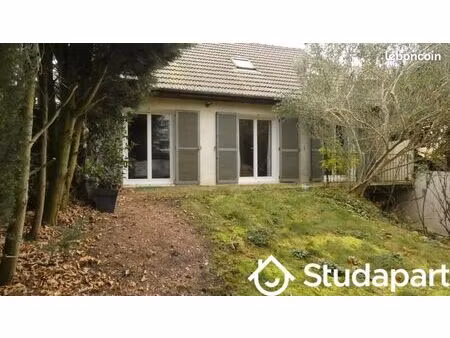 chambre 1 pièce 11 m²