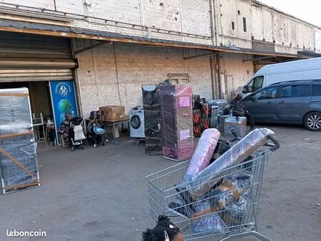 boxes et emplacements a louer dans un entrepôt