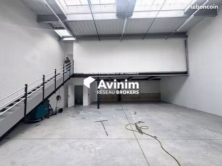 entrepôt 200 m² stains