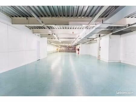 local 250 m² pantin