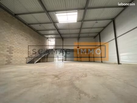 local d'activité 734 m²