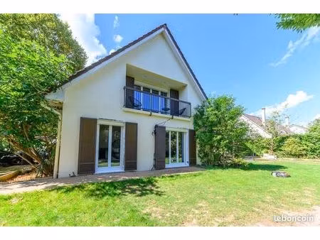 maison familiale rénovée – 9 pièces – 274 m² – grand jardin clos – la queue‑en‑brie