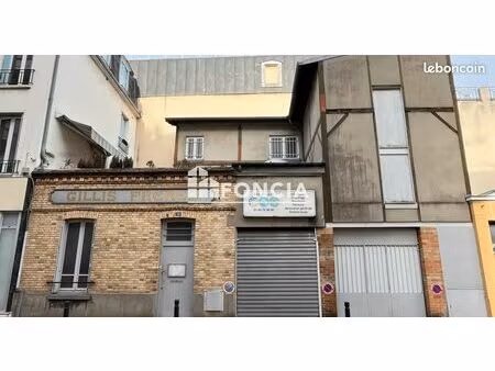 maison sur 3 niveaux  aménagée en local commercial  actuellement loué