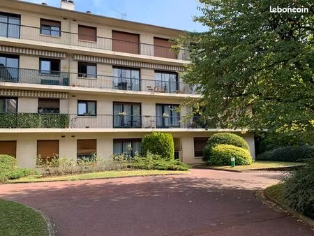 studette meublée 11 m² rénovée — nogent-sur-marne rer a & m1 porte de paris — 490 cc  élig