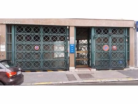 location d'une place de parking sécurisée 12m2 rue des laitière vincennes