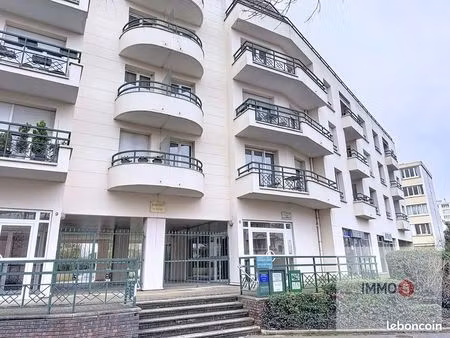 boutique 74 m² le plessis-trévise