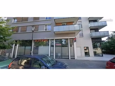 boutique 913 m² vitry sur seine