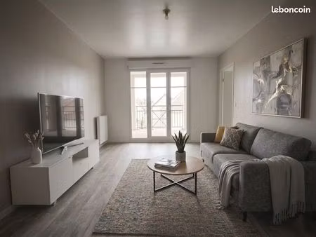t2 41m2 + balcon 5m2 à 2 pas du coeur de ville de vaureal