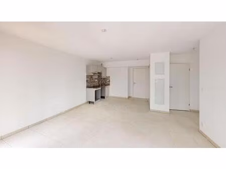 blagnac  t2 de 47 m² en rez-de-jardin avec parking en sous-sol
