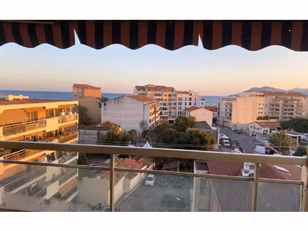 location appartement  64.56 m² t-3 à cannes  1 330 €