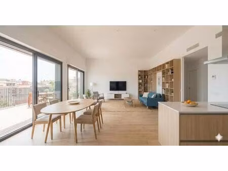 charmant f5 baigné de lumiere de 101 m2 entouré d'une terrasse traversante de 45m2   à 7 m