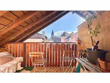 annecy - dernier étage de 50.28m² carrez avec cheminée et balcon