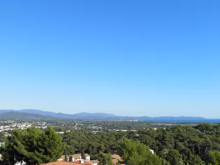 appartement t3 avec terrasse  vue dégagée  garage et cave -