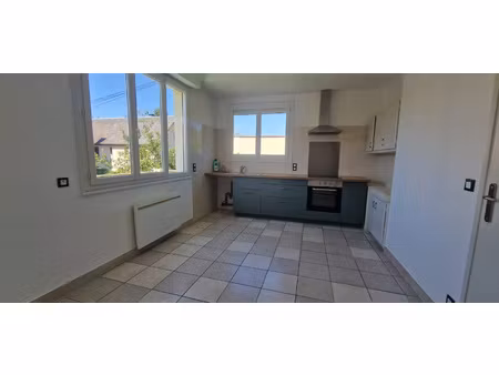 souillac (46200) grand appartement t3 avec terrasse 25 m2