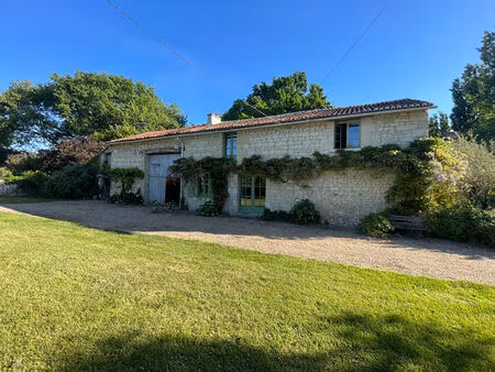 charmante maison ancienne rénovée à vendre  calme et ensoleillée