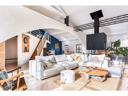 maison d'exception  vues et terrasses en coeur de village