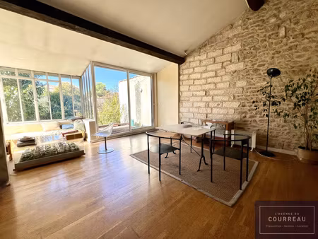maison avec jardin et stationnements aux arceaux