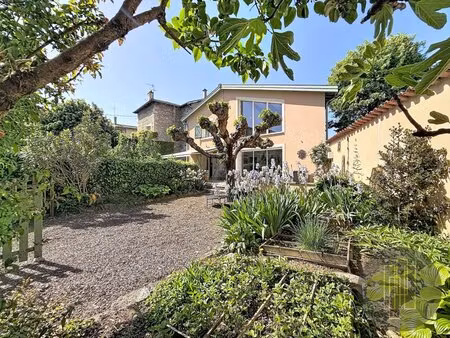 exclusivité - anse centre village - maison d'architecte 4 chambres  jardin  garage