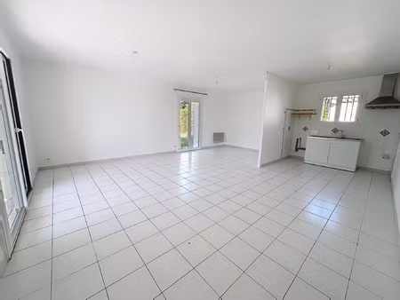 villa de plain-pied  type t4 jardin 405 m2 et garage
