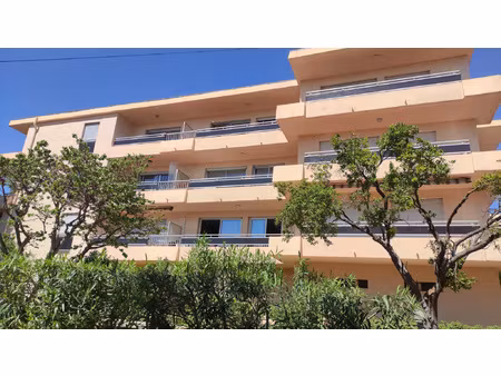 six fours les plages appartement de type 3 renove avec ascen
