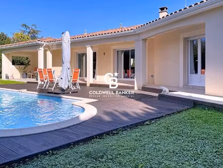 maison de plain pied avec garage et piscine