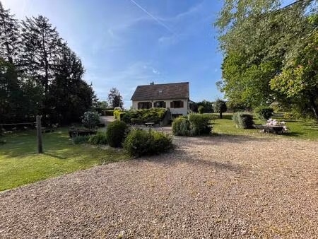 20mn's de bourges - maison offrant 112m² avec agréable jardin et double garage