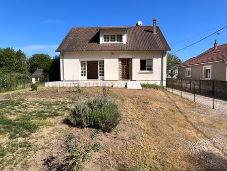 neuvy  limitrophe la madeleine - grande maison familiale t6 avec jardin et sous-sol