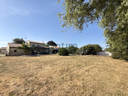 saint-fulgent: au calme  maison 155m2 hab  5 chambres  dépen