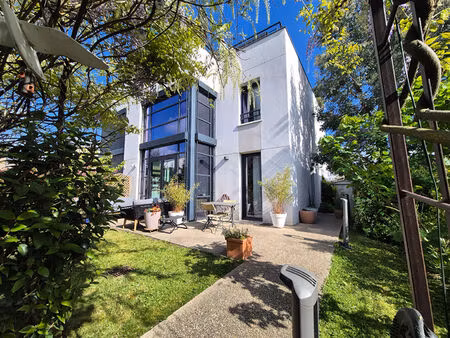maison familiale avec terrasse et jardin - emplacement recherché à saint-cyr-l'école