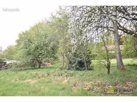 terrain 1090 m² anould